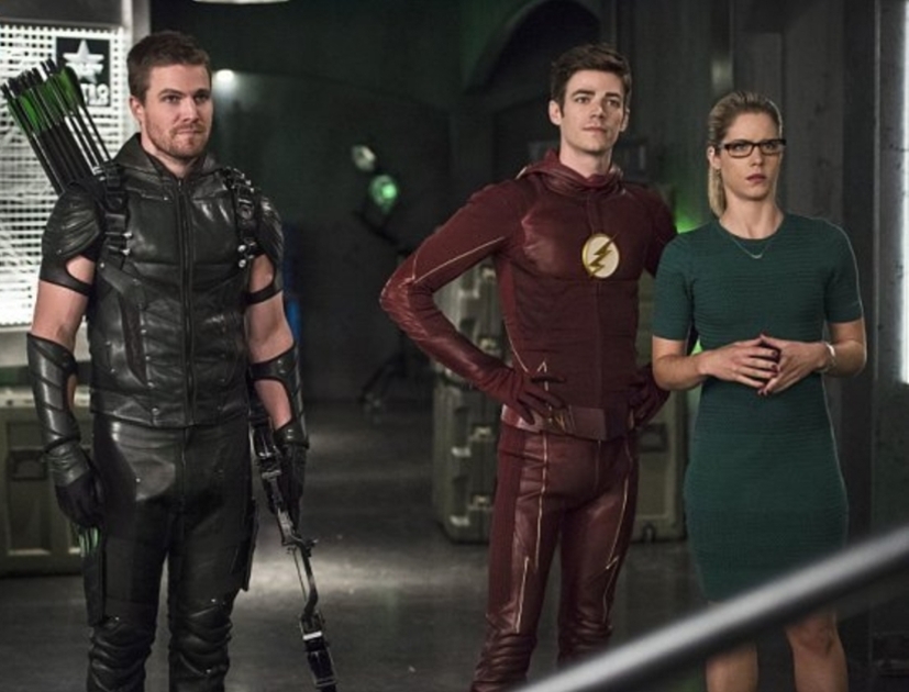 Crossover entre Arrow e The Flash ganha novo vídeo
