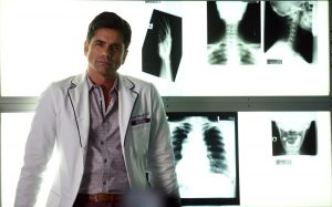 SCREAM QUEENS: John Stamos in the all-new “Scream Again” season premiere episode of SCREAM QUEENS airing Tuesday, Sept. 20 (9:01-10:00 PM ET/PT) on FOX. Cr: Michael Becker / FOX. © 2016 Fox Broadcasting Co.