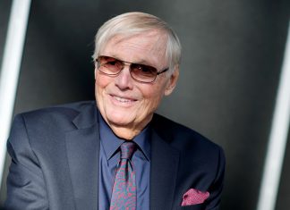 O lendário Adam West da série de TV do “Batman” falece aos 88 anos