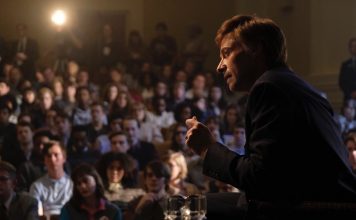 Veja Hugh Jackman na primeira foto do longa “The Front Runner” Veja Hugh Jackman na primeira foto do longa "The Front Runner"
