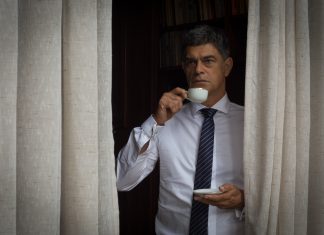 Veja Eduardo Moscovis como político corrupto em ‘O Doutrinador’