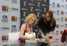 Bienal do Livro | Lauren Blakely prestigia fãs e blogueiros durante evento Lauren Blakely