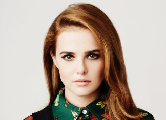 Zoey Deutch gostaria de interpretar a “Batgirl” no filme solo da Warner